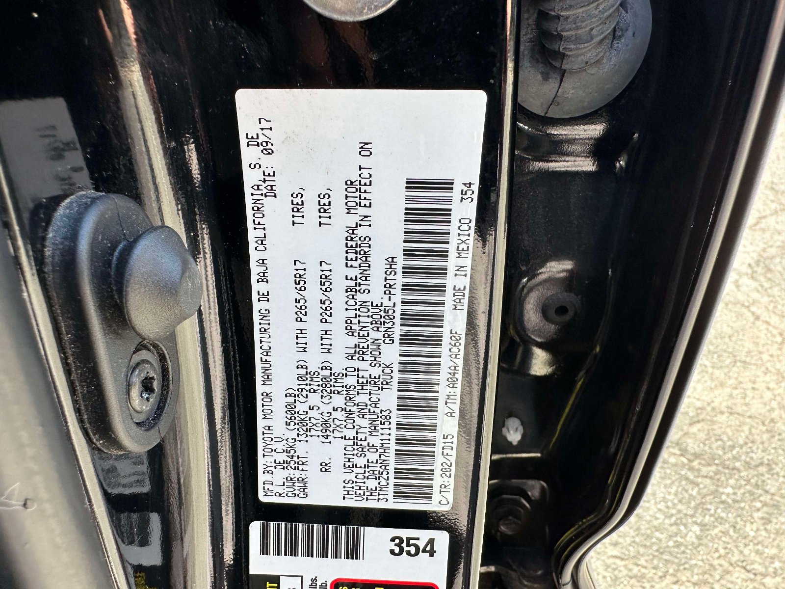 Used 2017 Toyota Tacoma TRD Sport w/ Tow Package (A/T) image 30