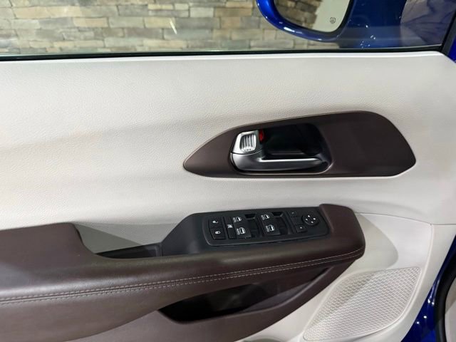 Used 2019 Chrysler Pacifica Touring-L Plus w/ Advanced Safetytec Group FWD image 12