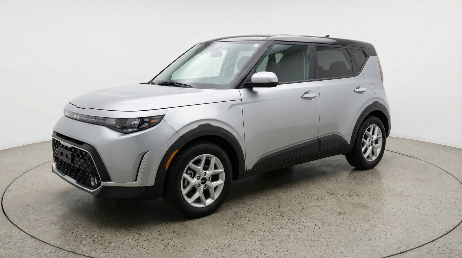 Used 2025 Kia Soul LX w/ LX Technology Package FWD image 3