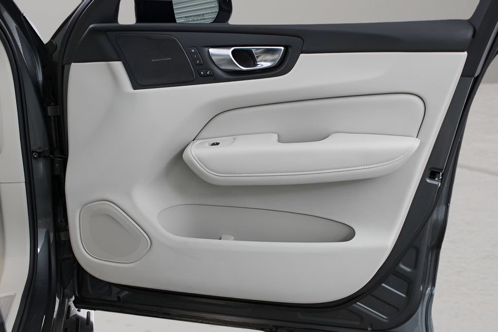 Certified 2026 Volvo XC60 T8 Ultra w/ Protection Package Premier AWD/4WD image 23