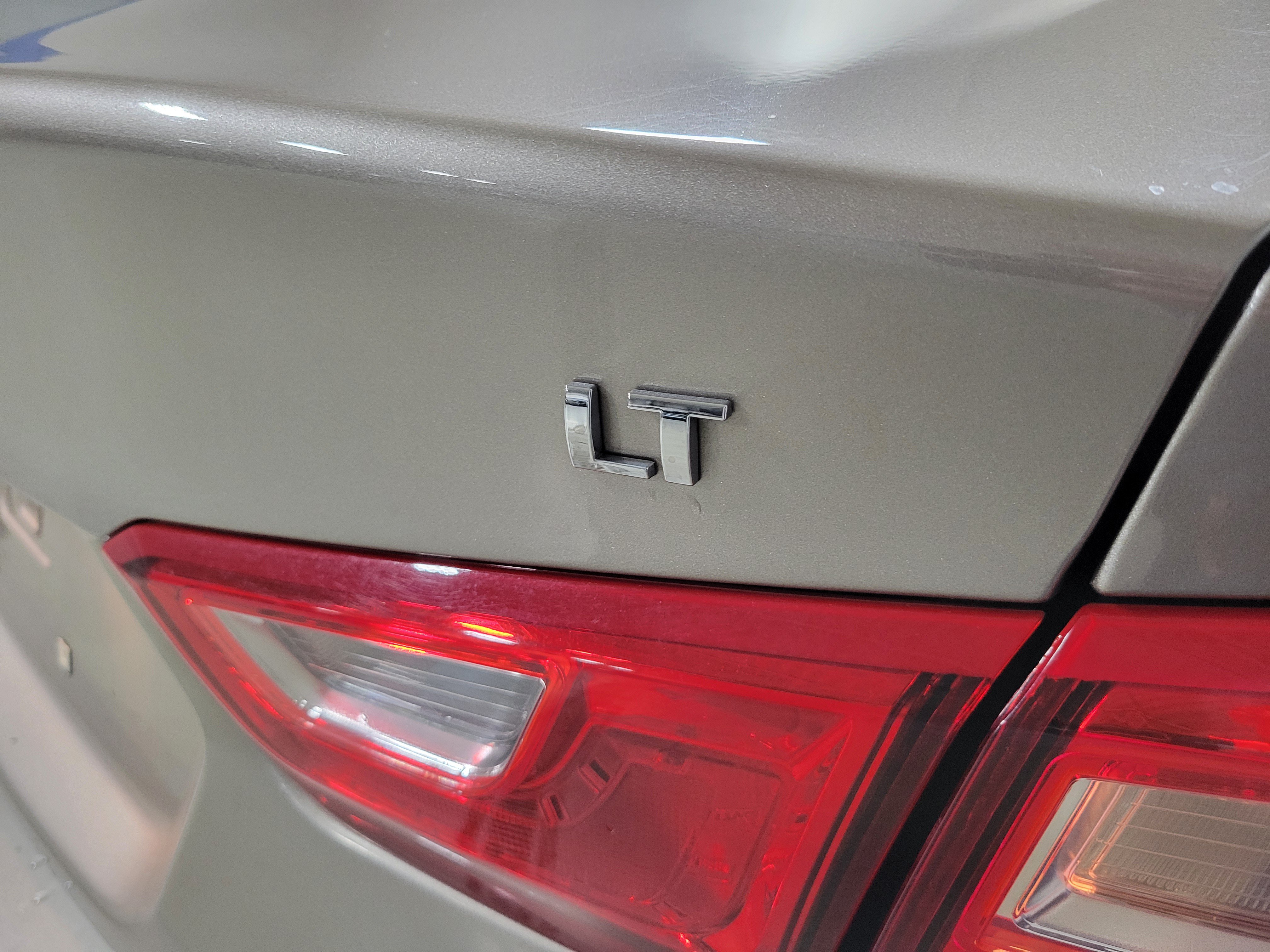Used 2023 Chevrolet Malibu LT w/ Driver Confidence Package FWD image 5