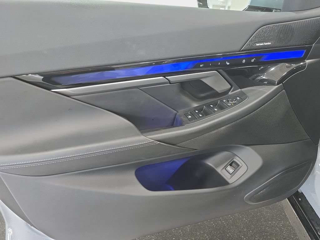 Used 2024 BMW i5 eDrive40i w/ M Sport Package RWD image 22