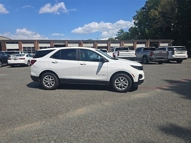 Certified 2024 Chevrolet Equinox LS w/ LS Convenience Package image 3