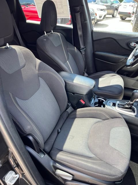 Used 2016 Jeep Cherokee Latitude w/ Comfort/Convenience Group AWD/4WD image 16