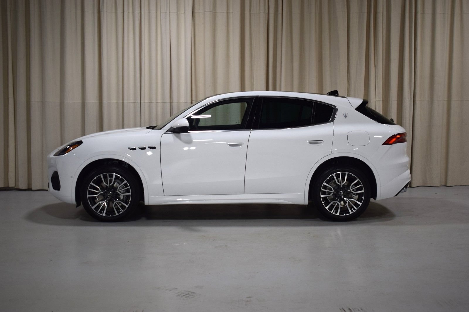 Certified 2025 Maserati Grecale Modena AWD/4WD image 4