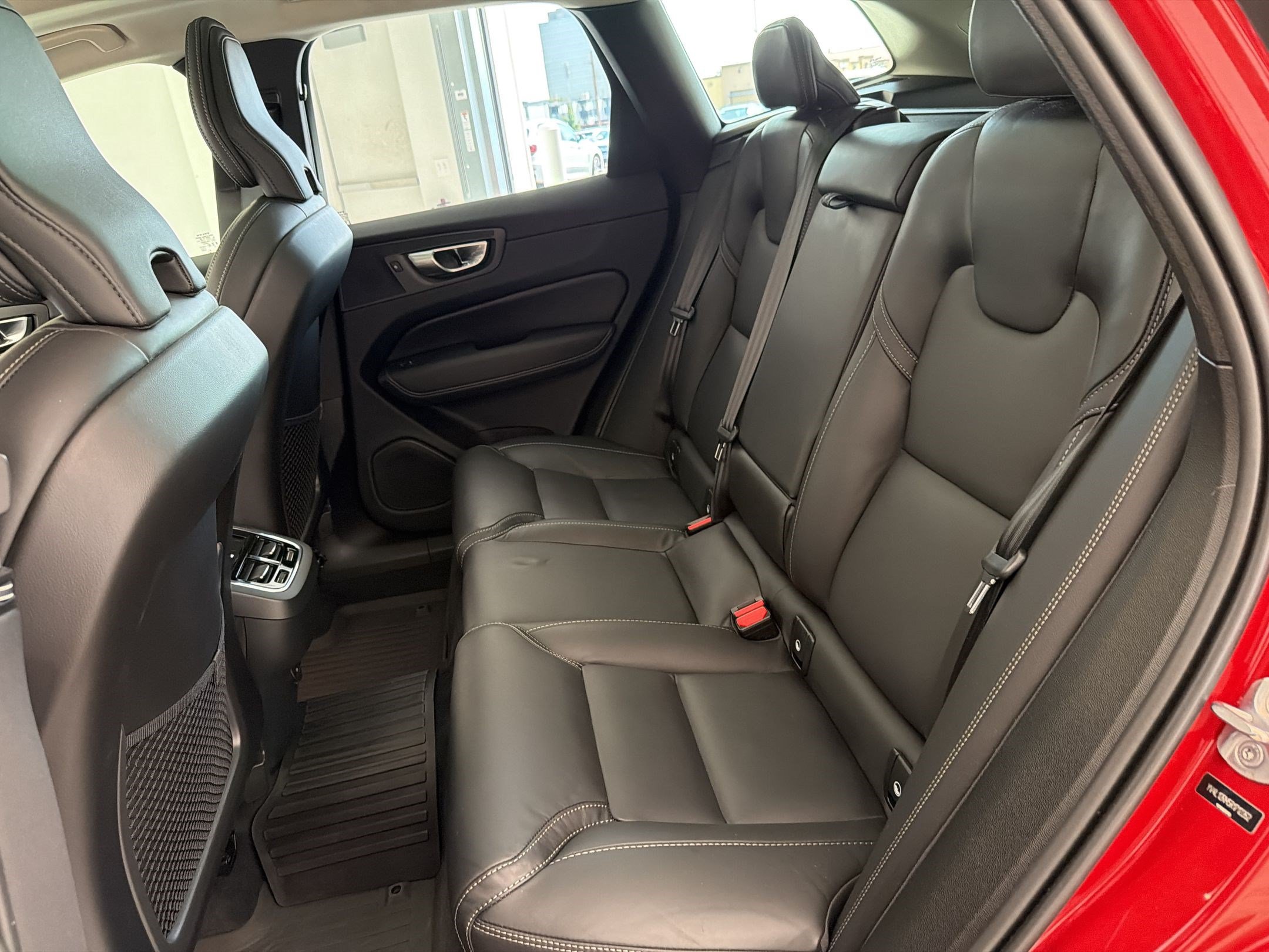 Used 2024 Volvo XC60 B5 Ultimate w/ Protection Package Premier AWD/4WD image 24