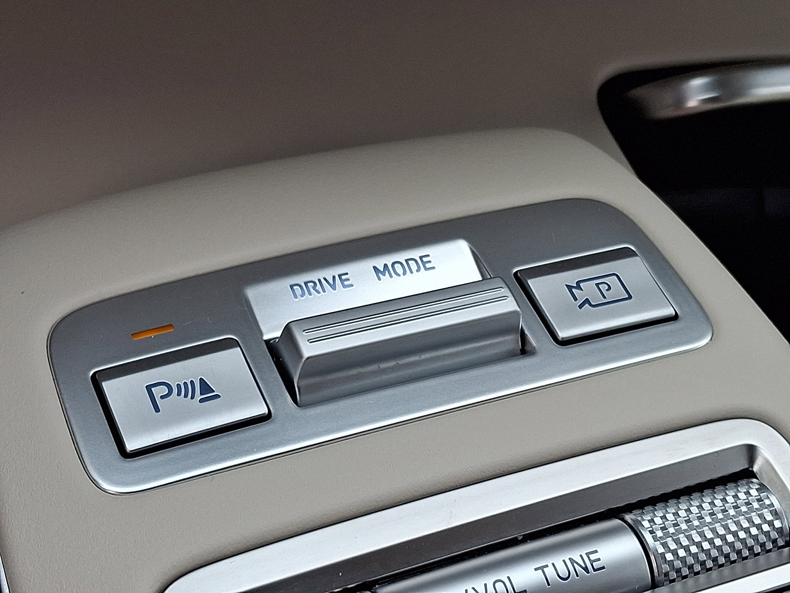 Certified 2025 Genesis GV70 3.5T Sport w/ Sport Advanced Package AWD/4WD image 30