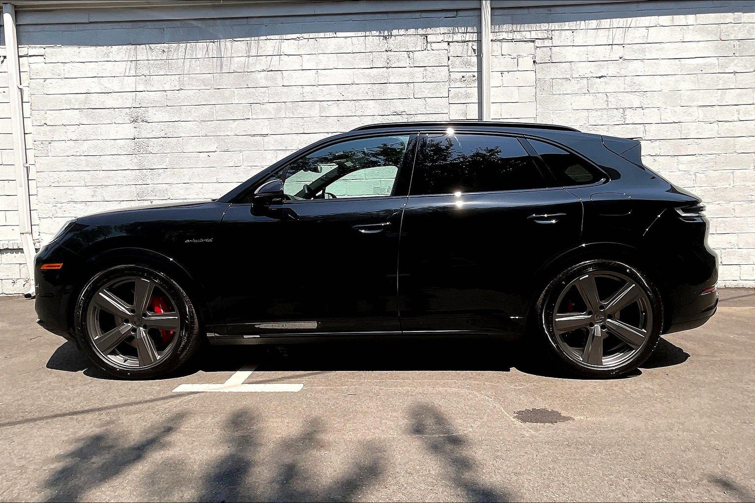 New 2025 Porsche Cayenne Turbo image 2