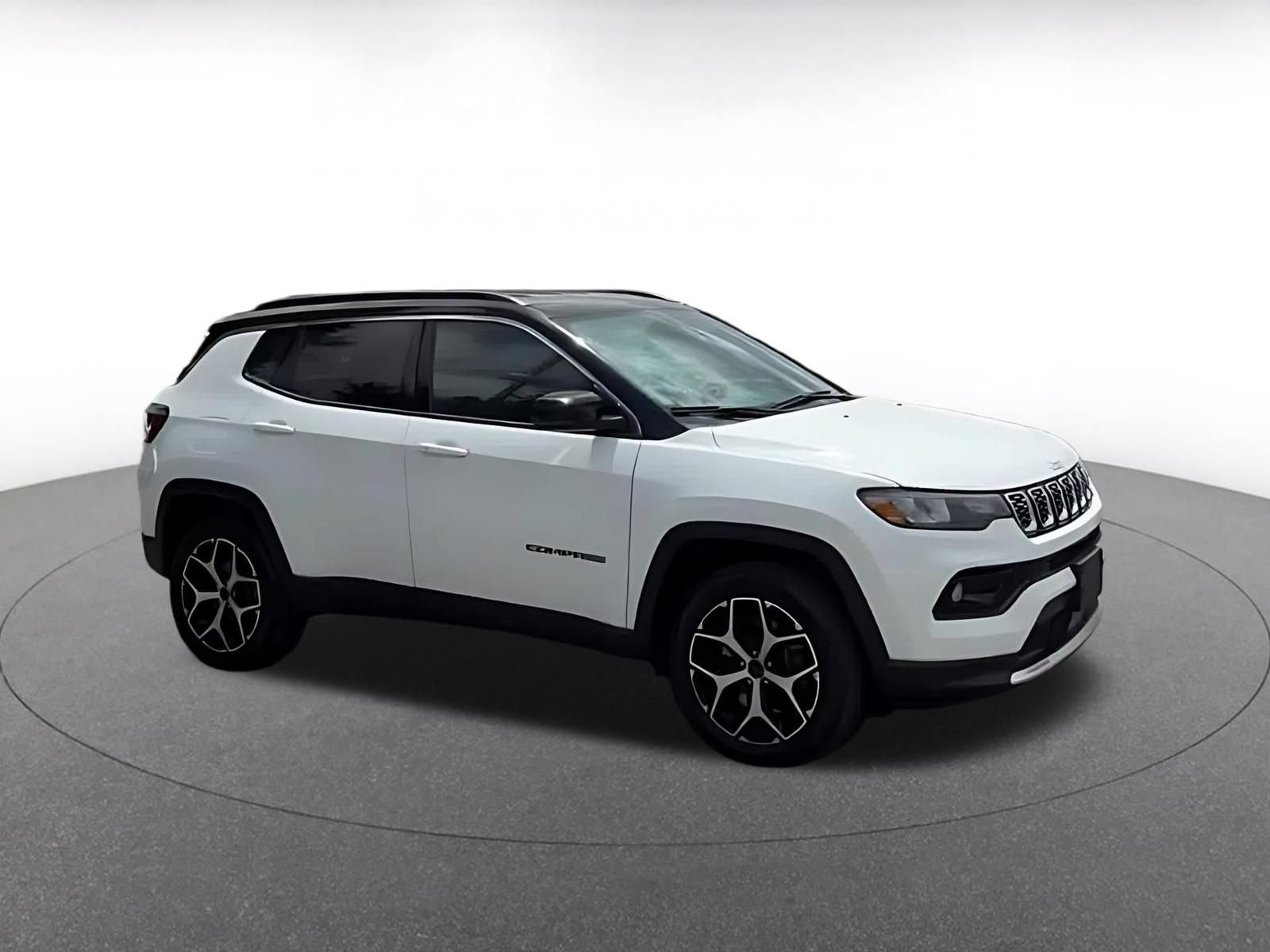 Used 2025 Jeep Compass Limited AWD/4WD image 2