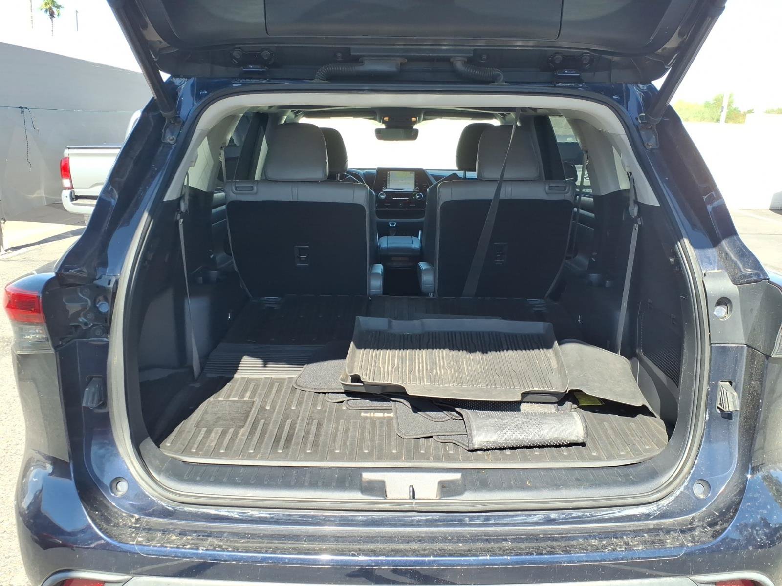 Used 2020 Toyota Highlander XLE FWD image 5