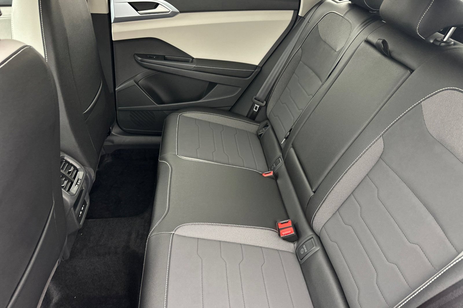 New 2026 Volkswagen Taos SE FWD image 12