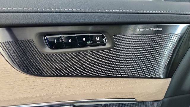 New 2026 Volvo XC90 T8 Plus w/ Protection Package Premier AWD/4WD image 11