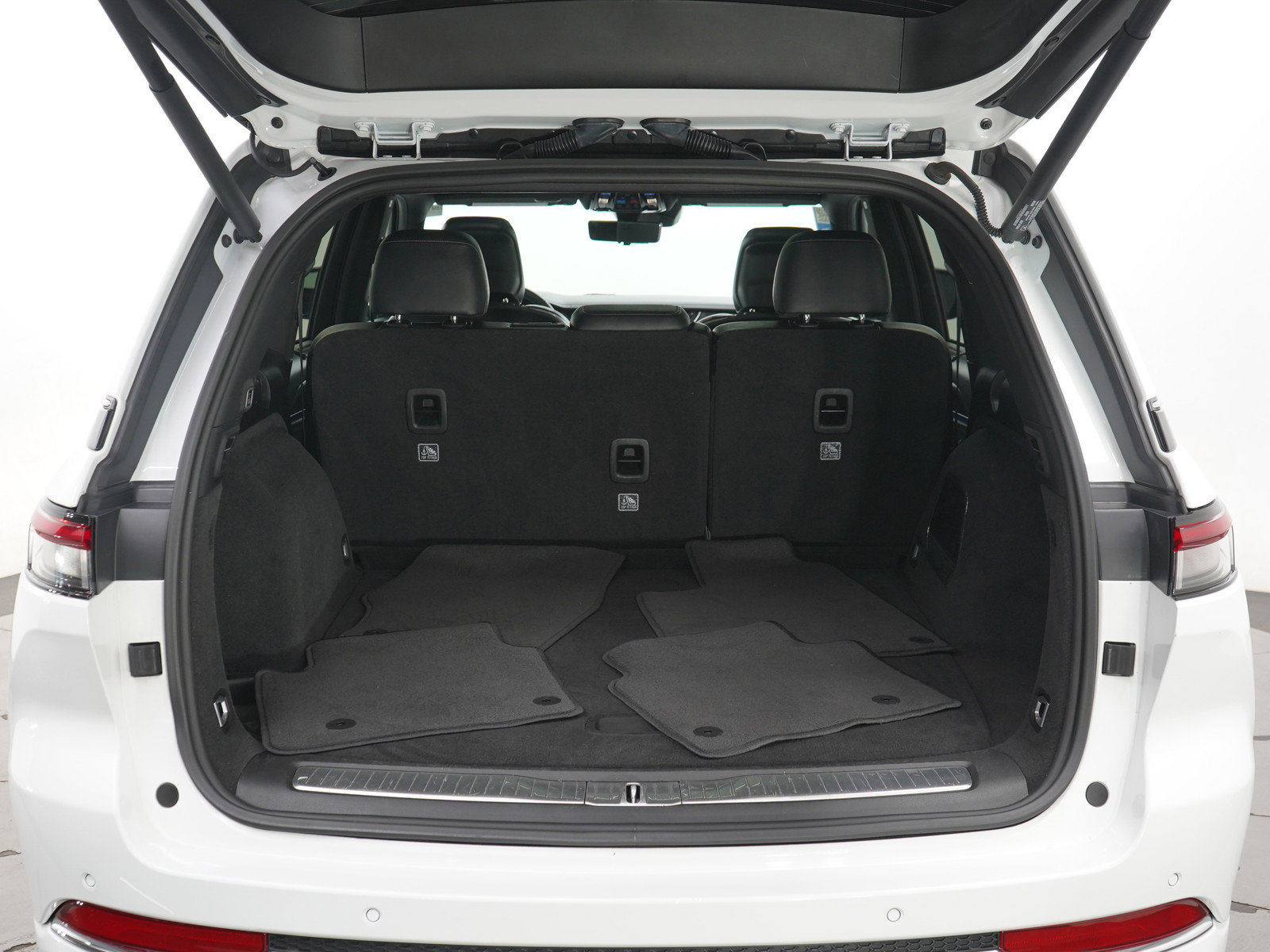 Used 2022 Jeep Grand Cherokee Overland w/ Luxury Tech Group IV image 11