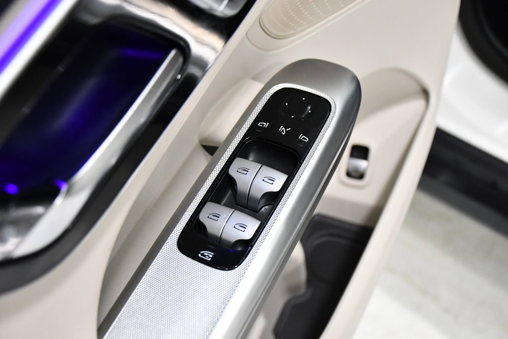 Certified 2025 Mercedes-Benz GLC 300 4MATIC image 18