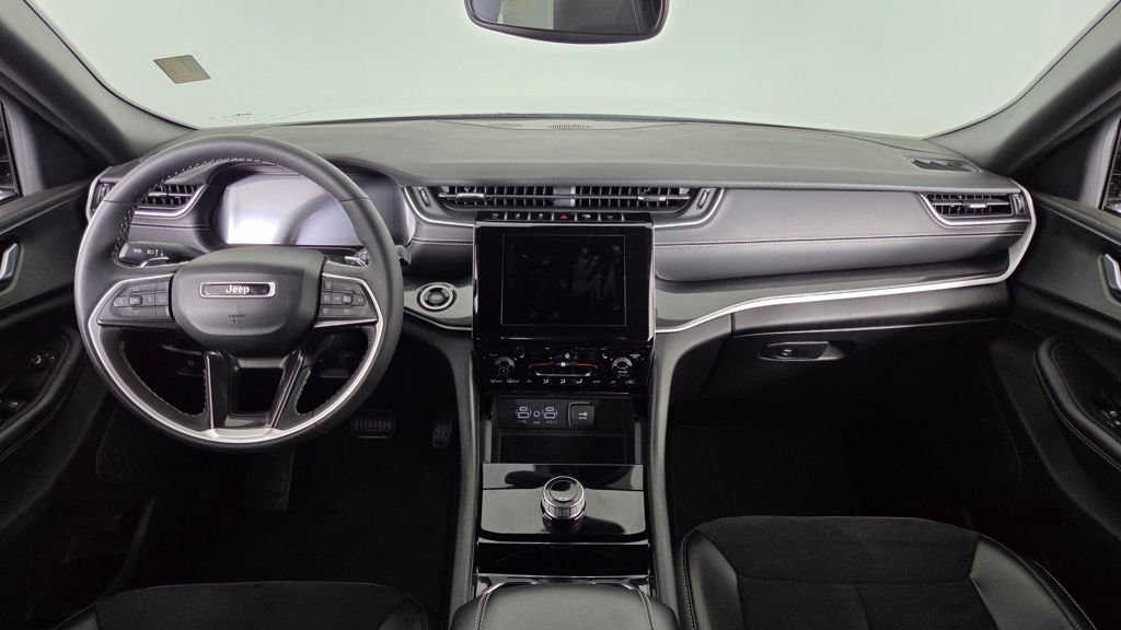 Used 2023 Jeep Grand Cherokee L Laredo image 41