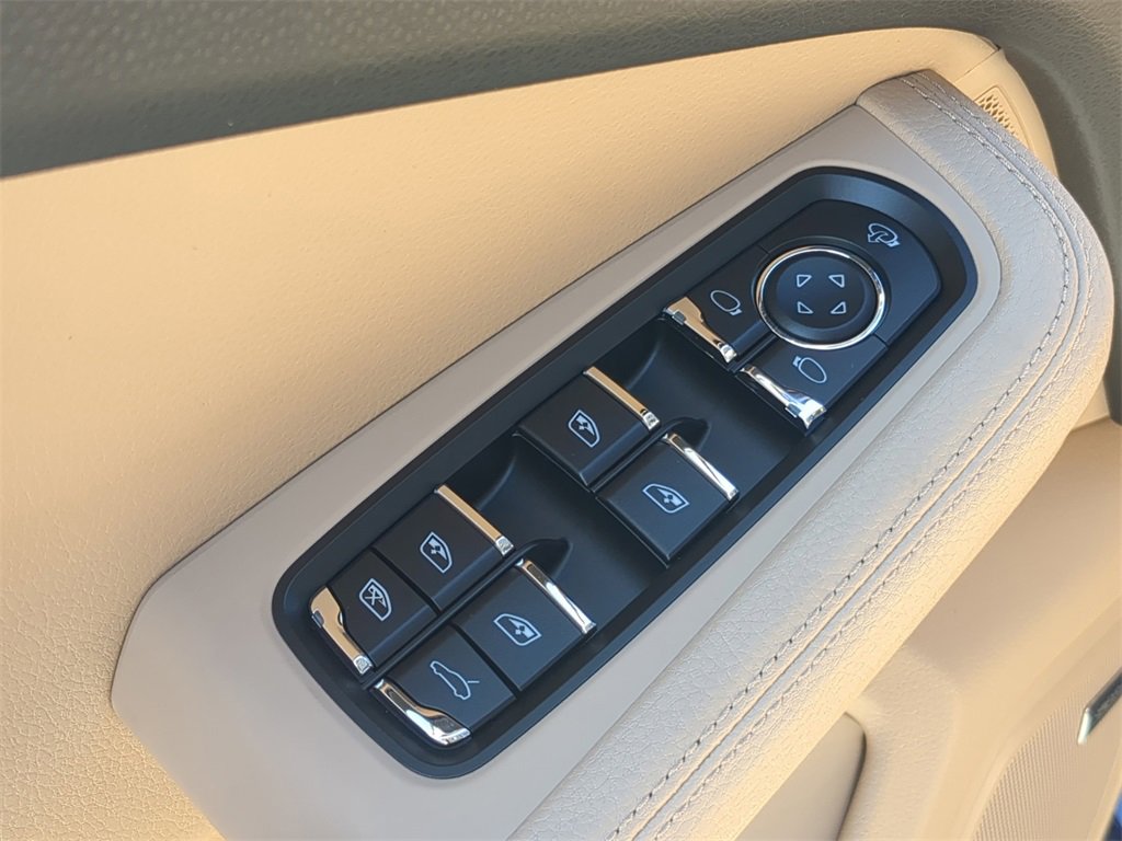 New 2026 Porsche Macan Base image 26