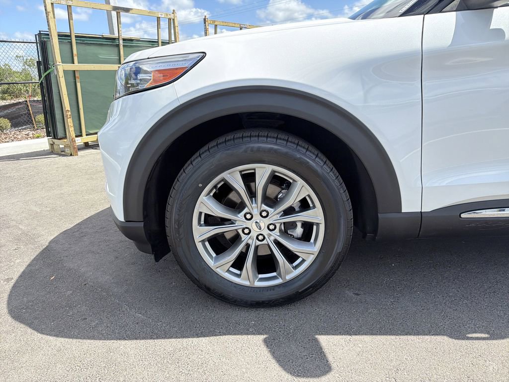 Certified 2022 Ford Explorer XLT w/ Equipment Group 202A image 34