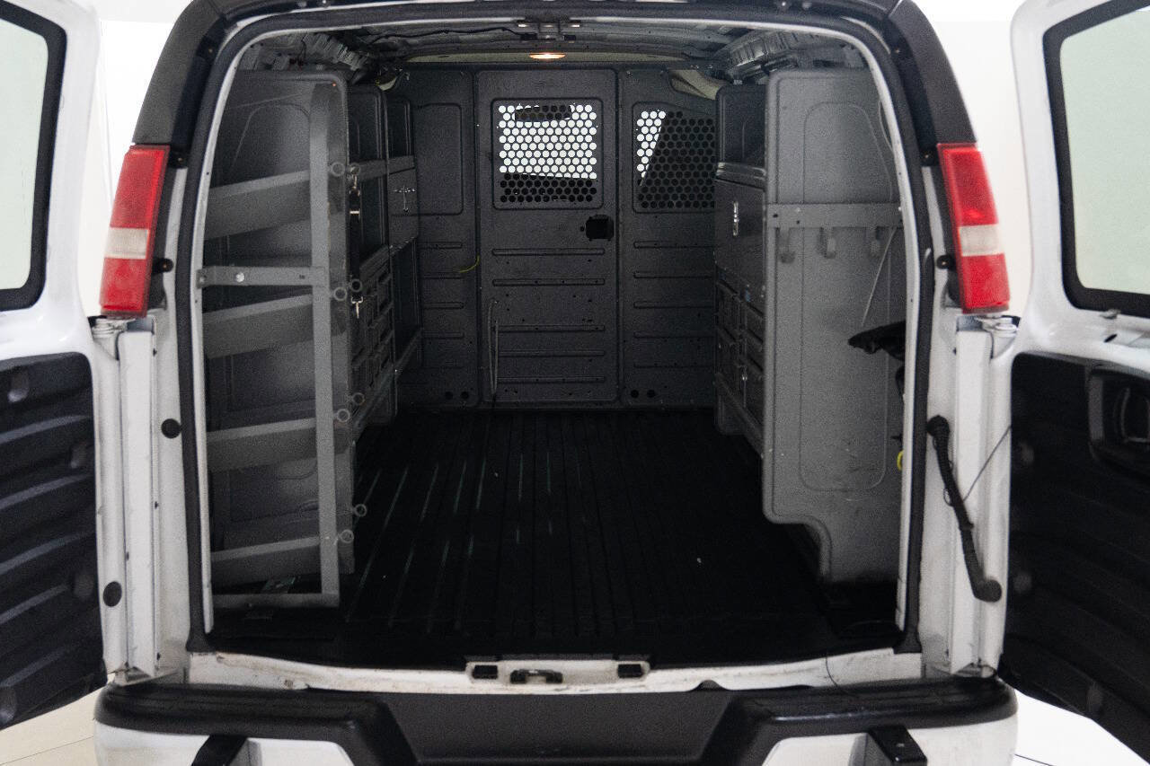 Used 2017 GMC Savana 2500 image 31