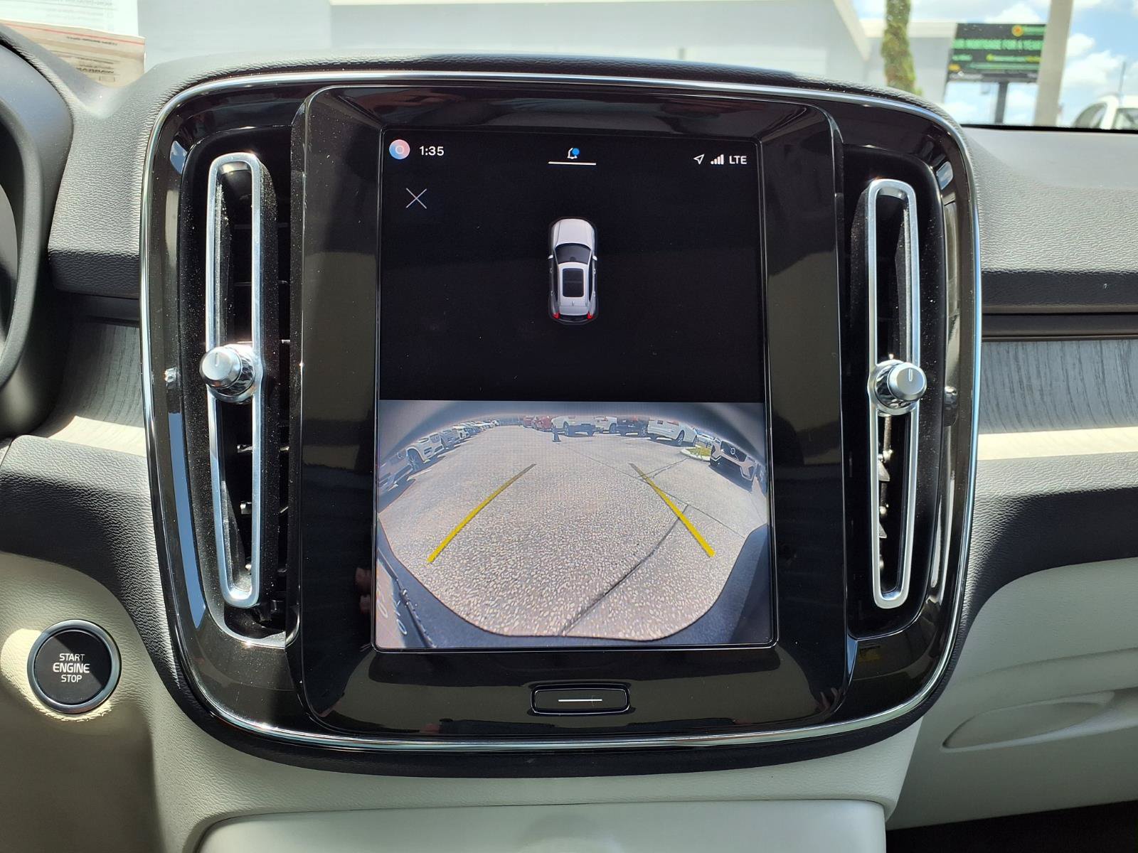 Certified 2023 Volvo XC40 B5 Ultimate w/ Protection Package Premier AWD/4WD image 26