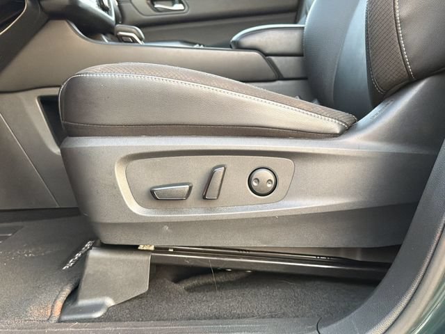 Used 2025 Nissan Pathfinder SL FWD image 24