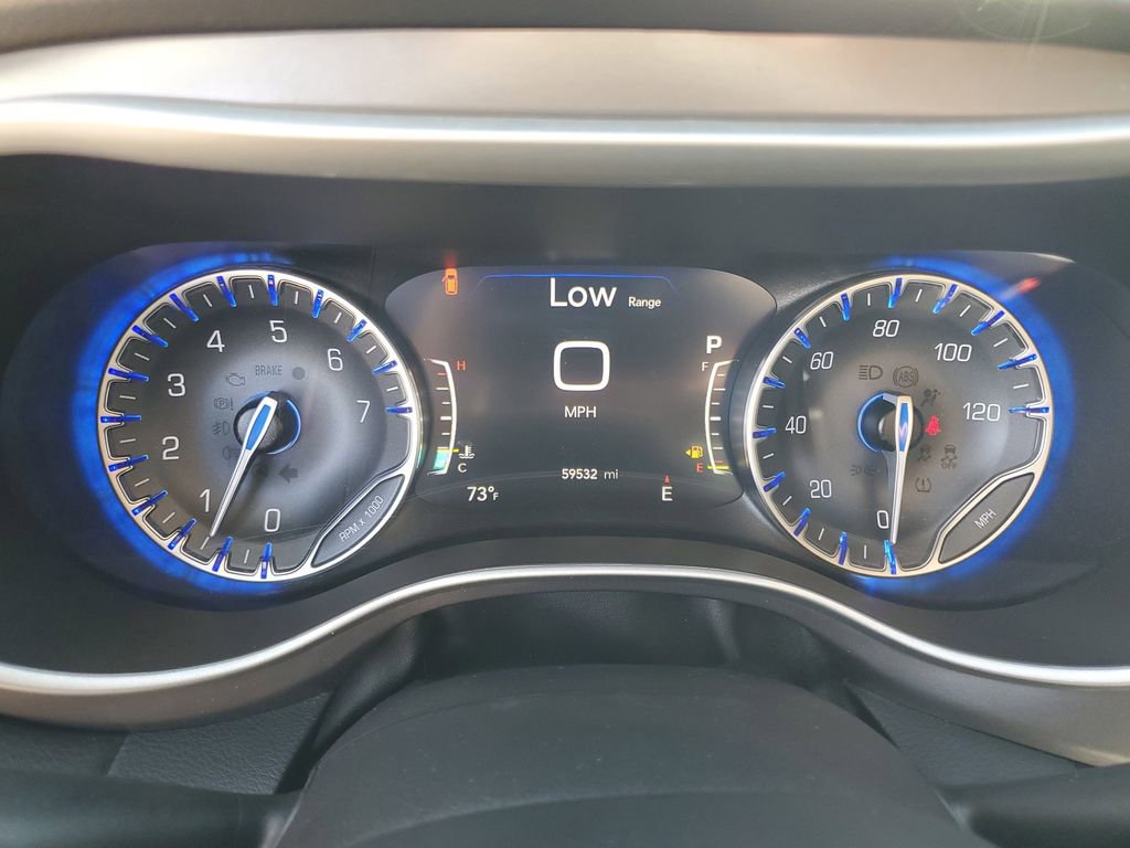 Used 2022 Chrysler Pacifica Touring-L image 13