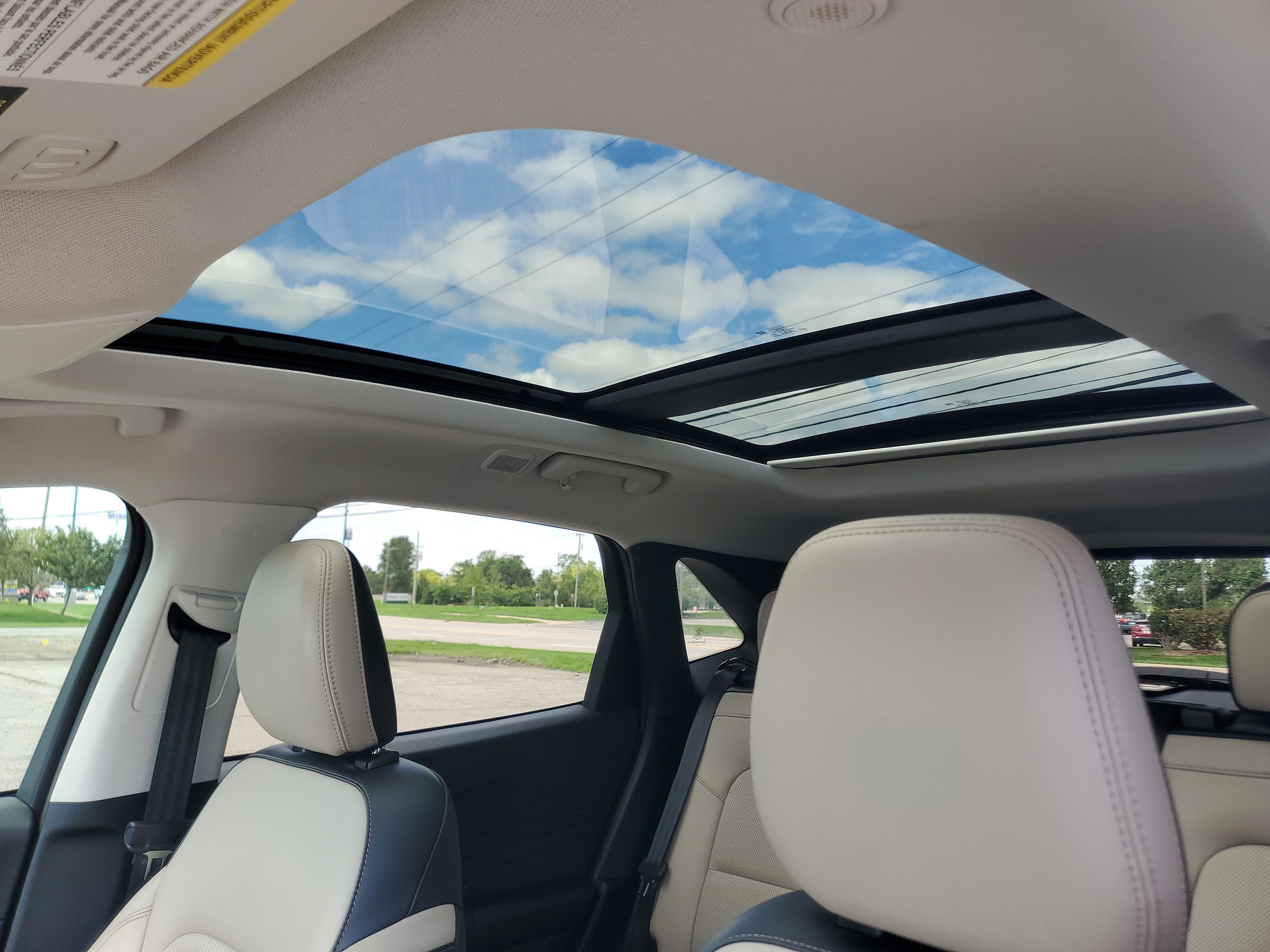 Used 2021 Ford Escape Titanium FWD image 11