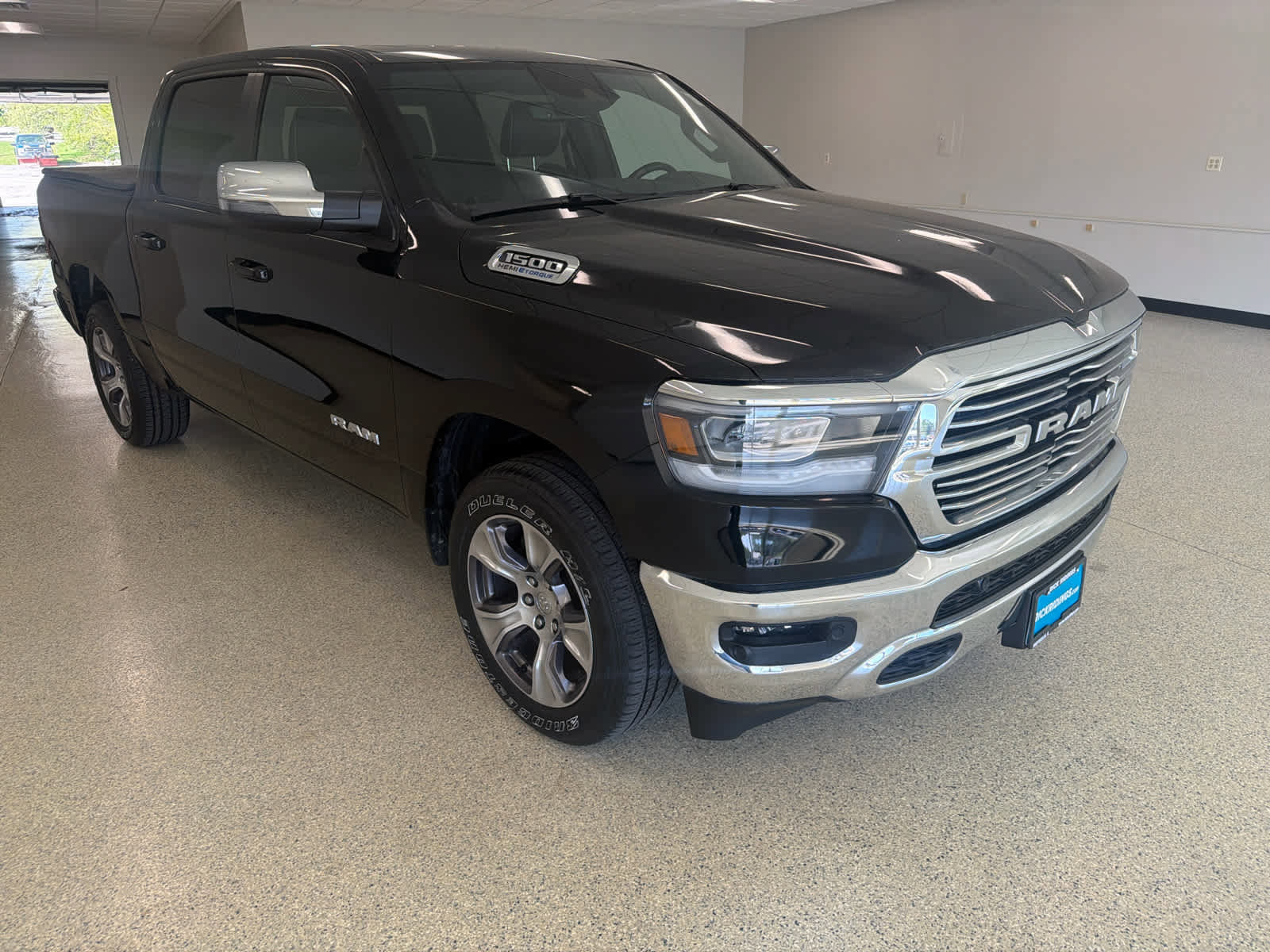 Used 2023 RAM 1500 Laramie AWD/4WD image 3