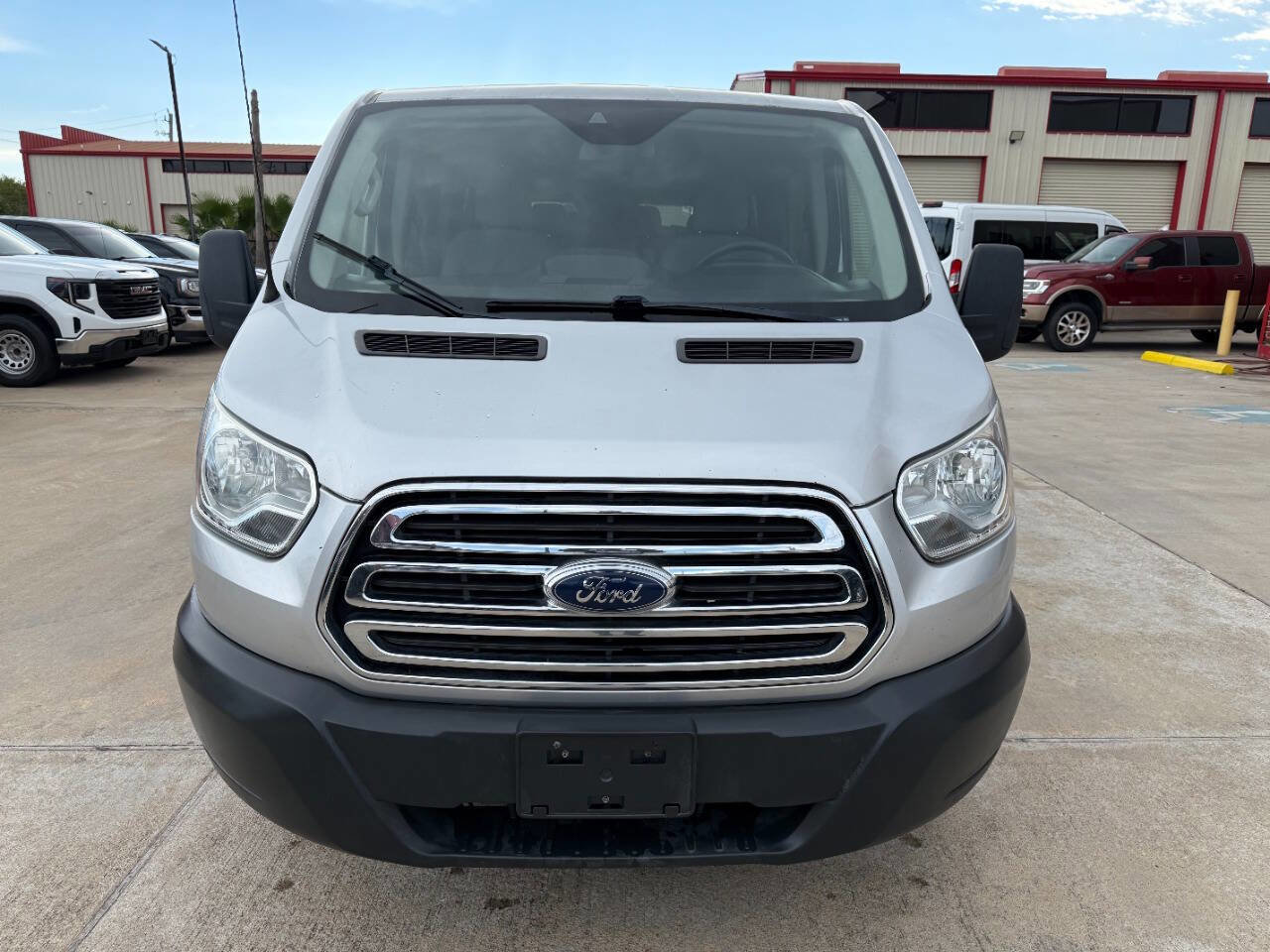 Used 2015 Ford Transit 350 XLT RWD image 3