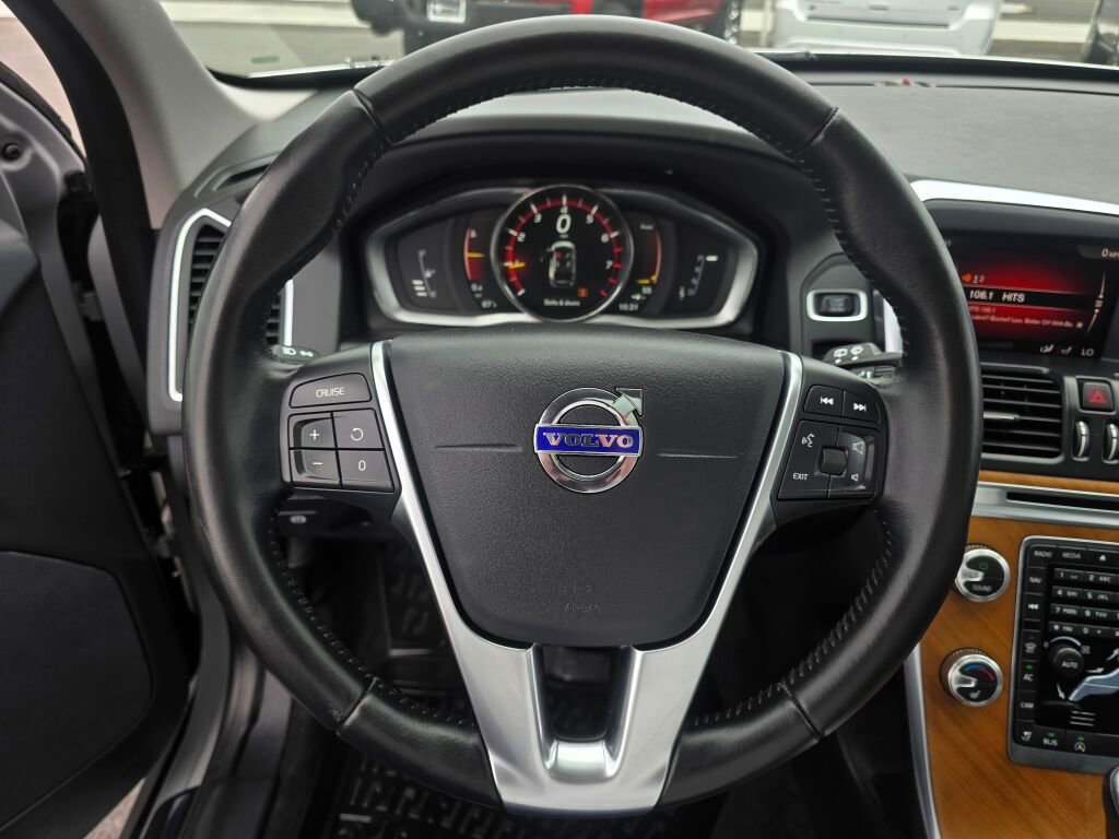 Used 2017 Volvo XC60 T5 Inscription w/ Preferred Option Package AWD/4WD image 27