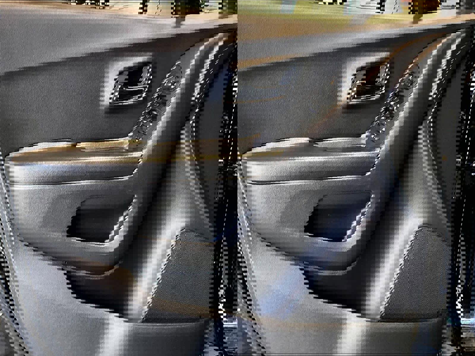 Used 2022 Chevrolet Trax LT w/ LT Convenience Package image 9