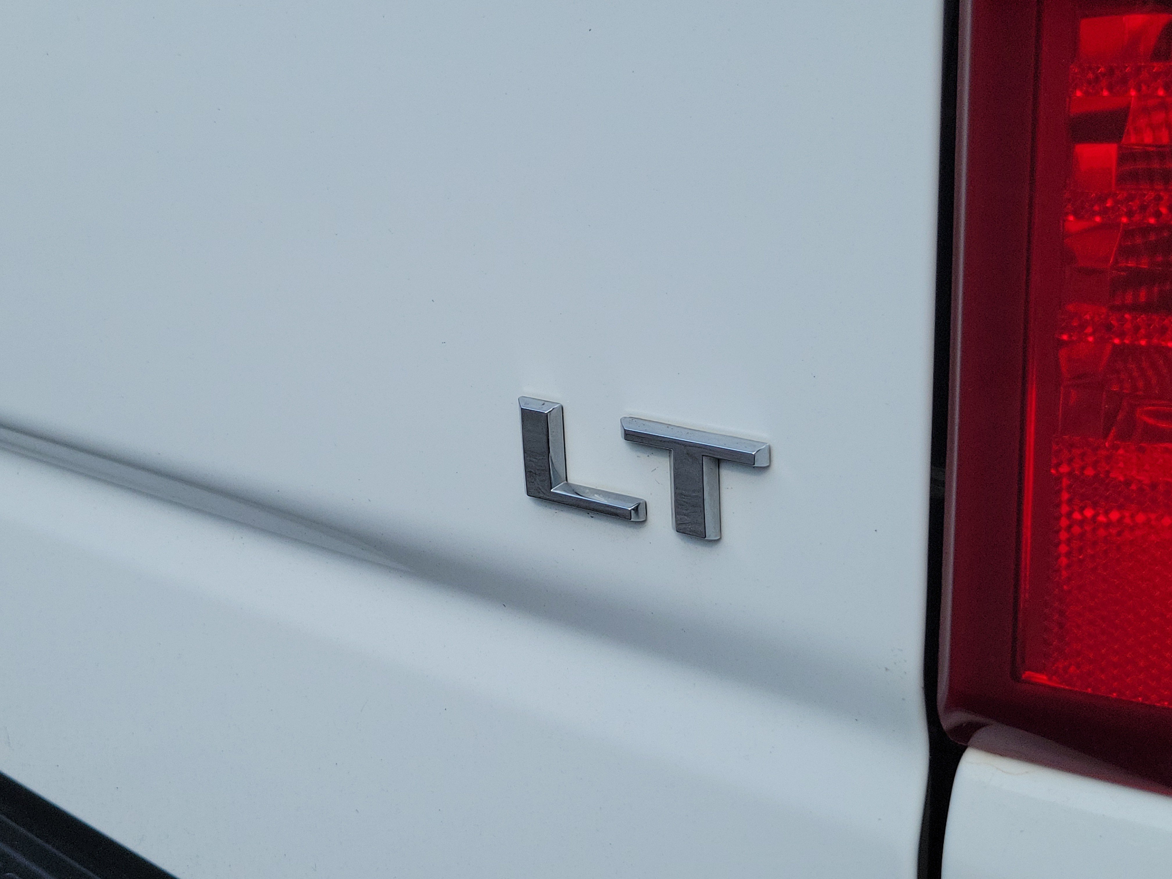 Used 2022 Chevrolet Silverado 1500 LT w/ Z71 Off-Road Package AWD/4WD image 7