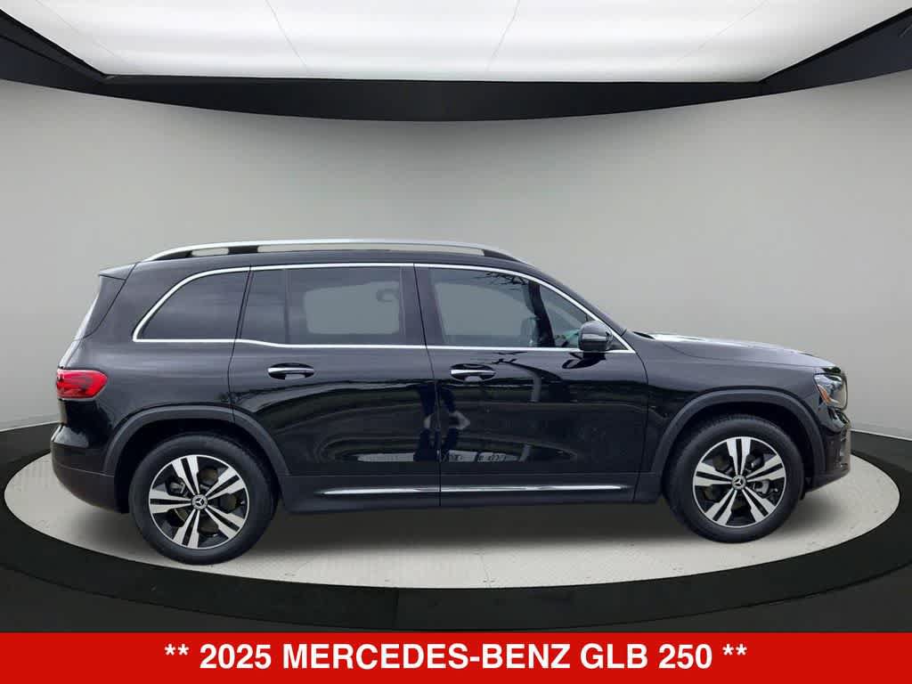 Used 2025 Mercedes-Benz GLB 250 image 7