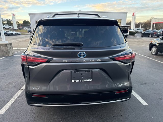 Used 2025 Toyota Sienna Limited image 13
