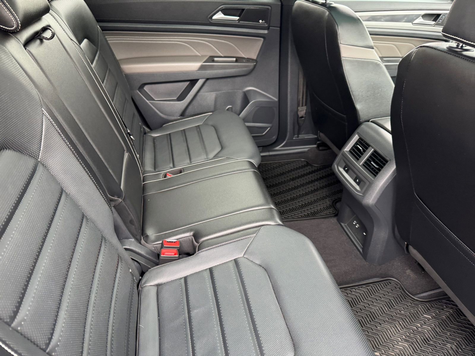 Used 2022 Volkswagen Atlas Cross Sport SEL Premium R-Line AWD/4WD image 16