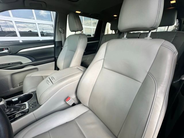 Used 2019 Toyota Highlander XLE AWD/4WD image 8