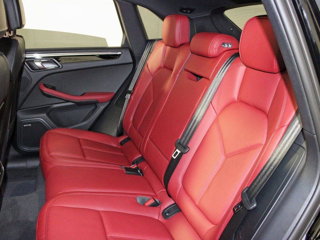 Certified 2026 Porsche Macan image 34