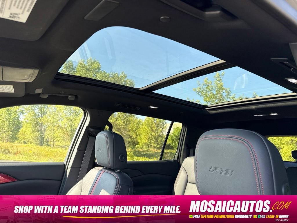 Used 2026 Chevrolet Traverse RS AWD/4WD image 9