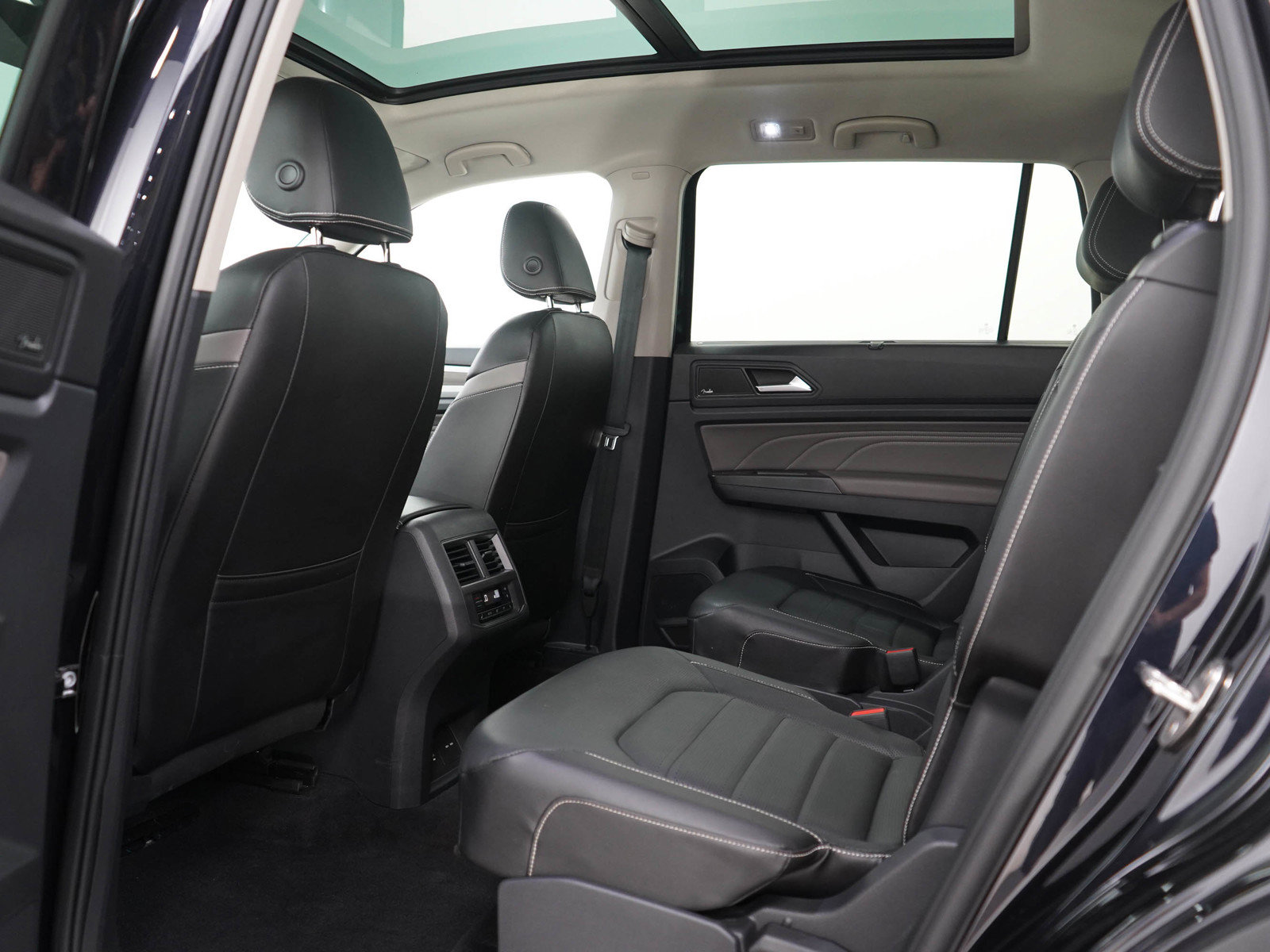 Used 2023 Volkswagen Atlas SEL AWD/4WD image 19