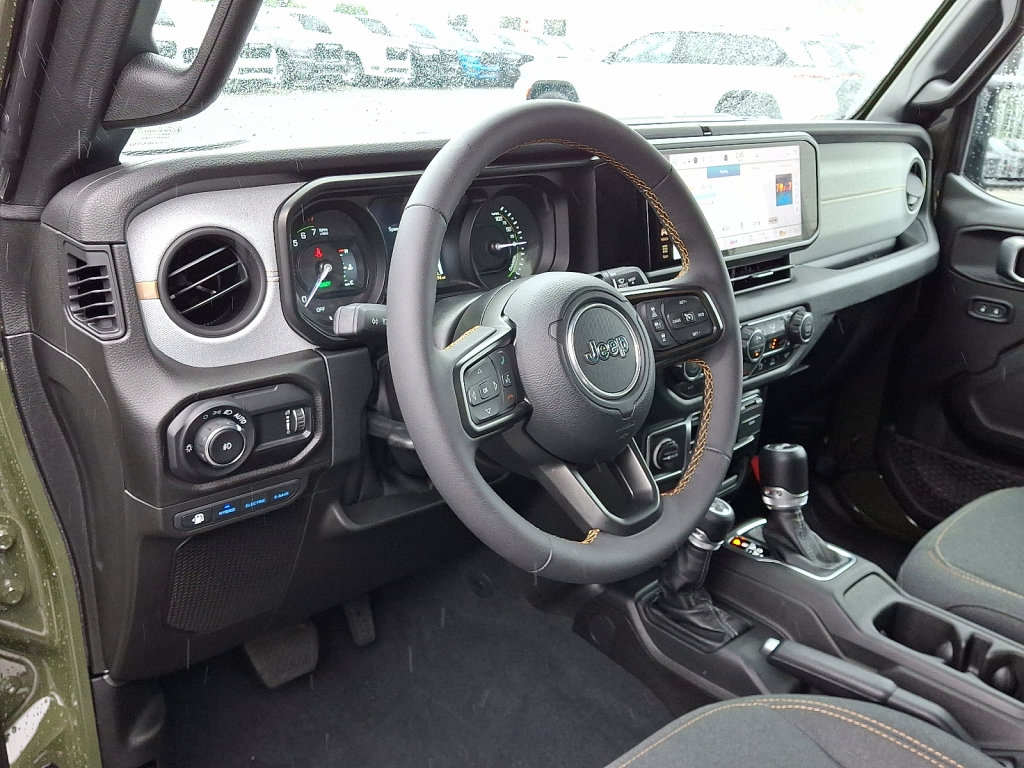 Used 2024 Jeep Wrangler Unlimited image 25
