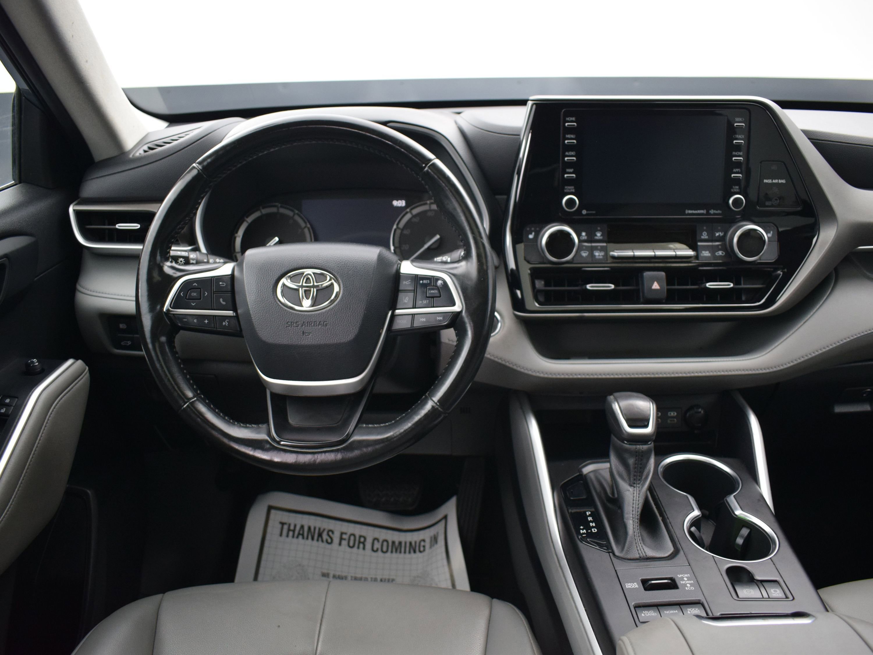 Used 2022 Toyota Highlander XLE AWD/4WD image 17
