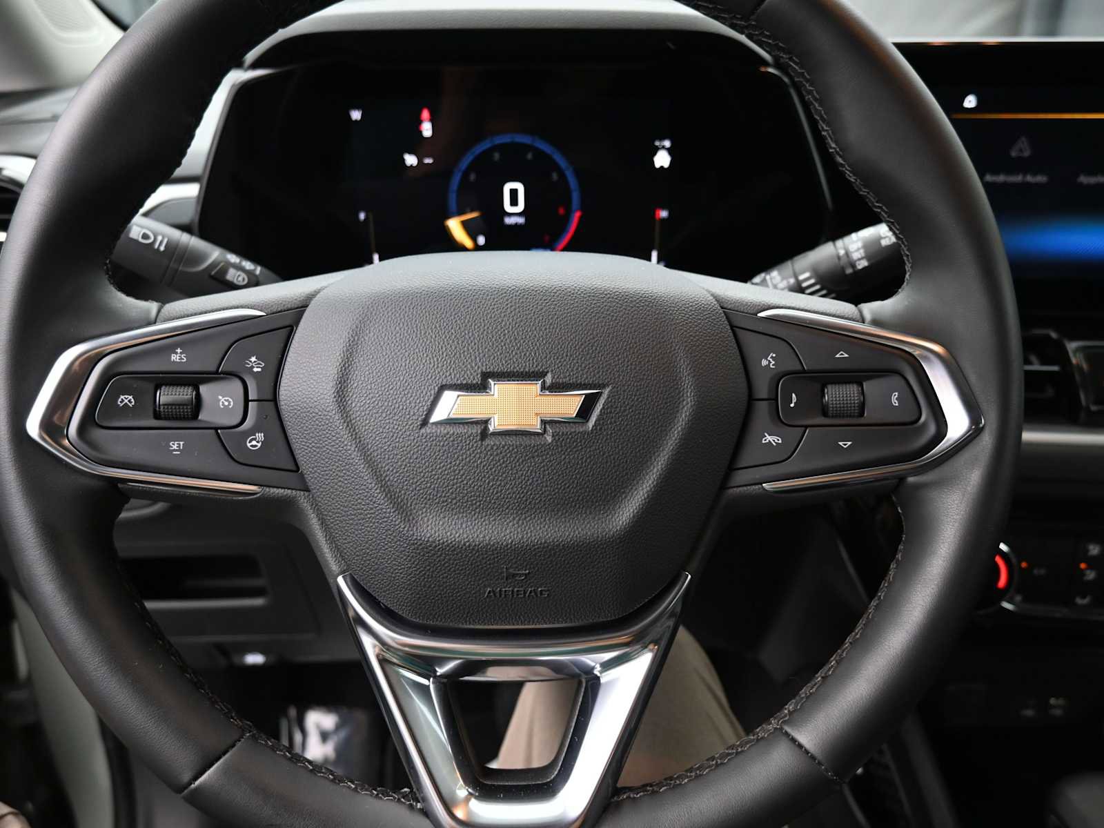 Used 2025 Chevrolet TrailBlazer LT w/ LT Cold Weather Package AWD/4WD image 6