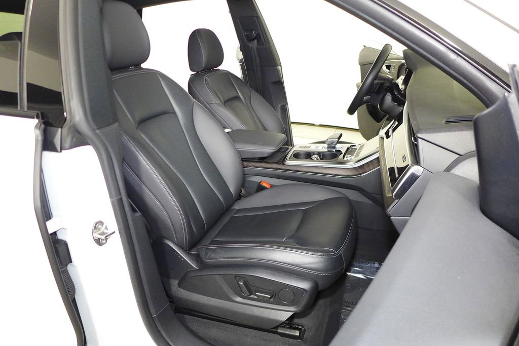 Used 2020 Audi Q8 Premium w/ Black Optic Package image 19
