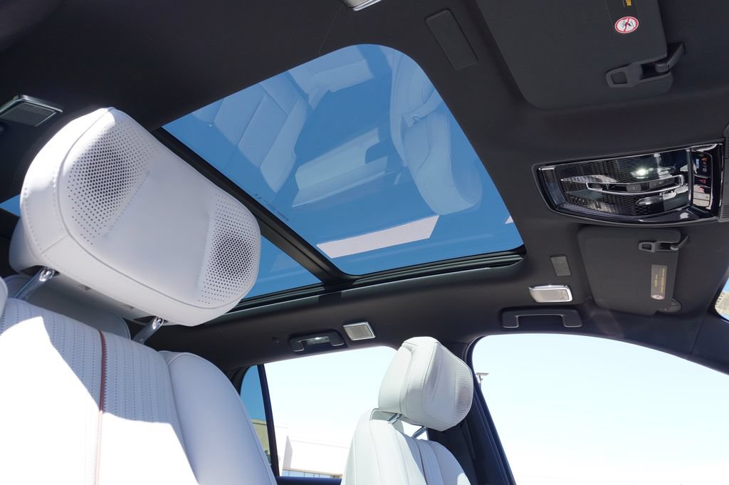 New 2026 Cadillac Vistiq Luxury AWD/4WD image 15