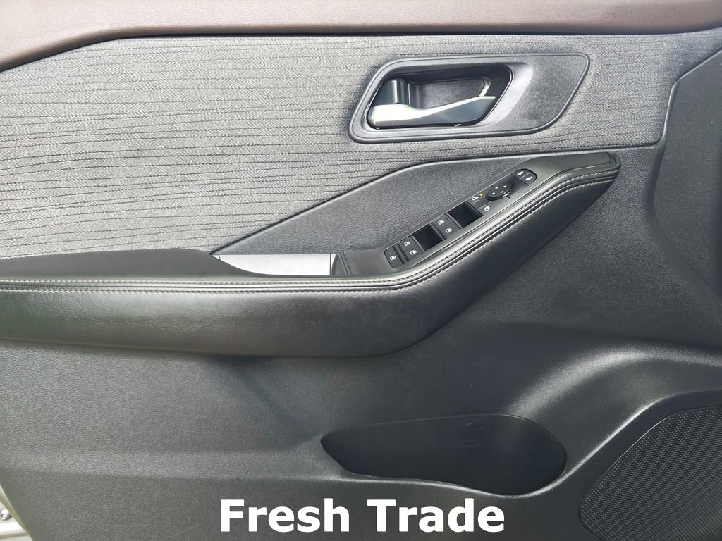 Used 2023 Nissan Rogue SV AWD/4WD image 14