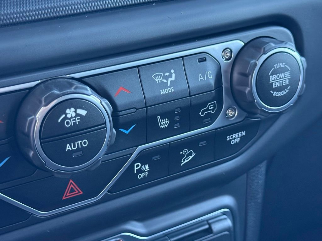 Used 2019 Jeep Wrangler Unlimited Sahara w/ Quick Order Package 24M Moab image 31