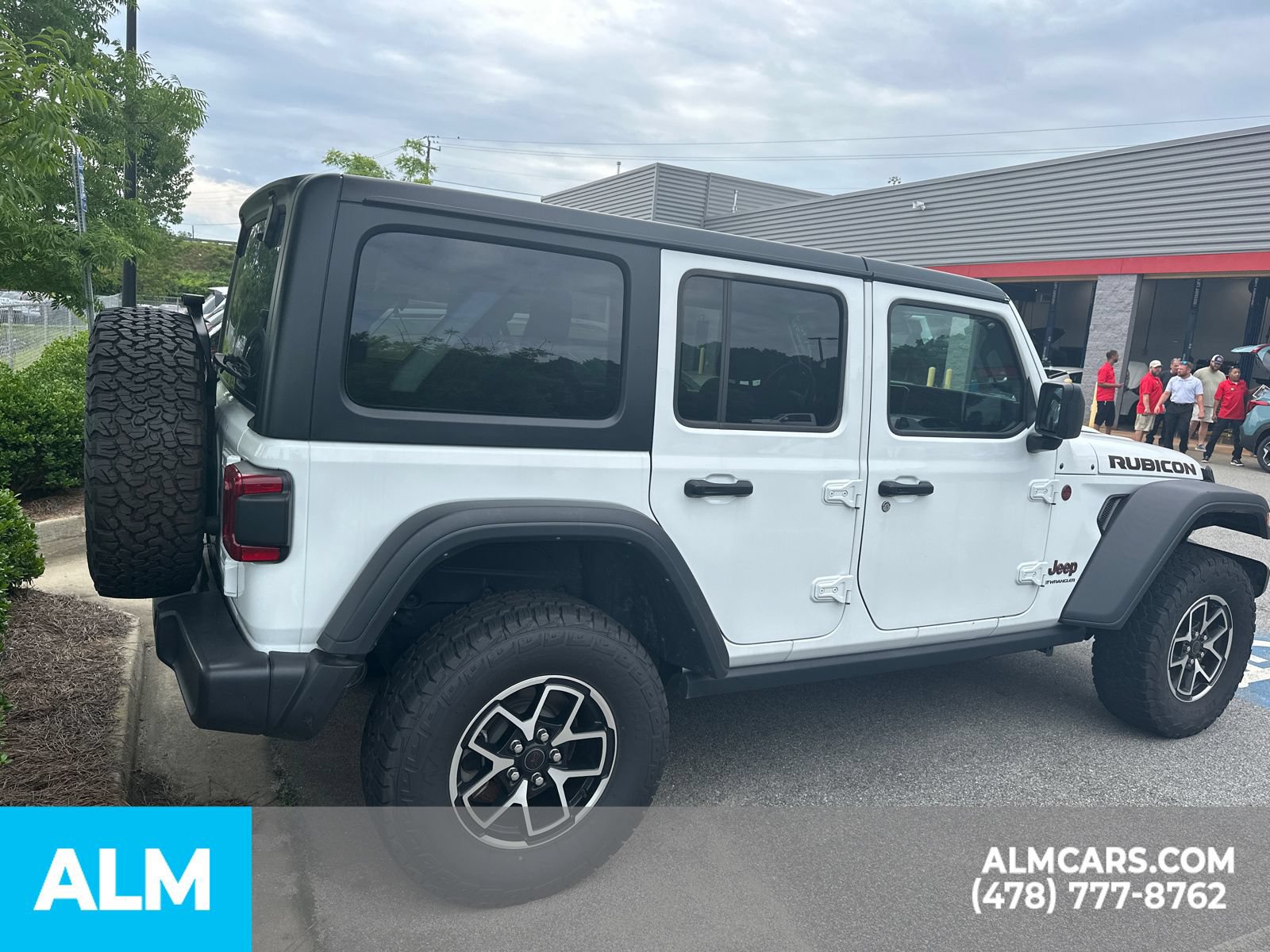 Used 2025 Jeep Wrangler Unlimited Rubicon AWD/4WD image 6