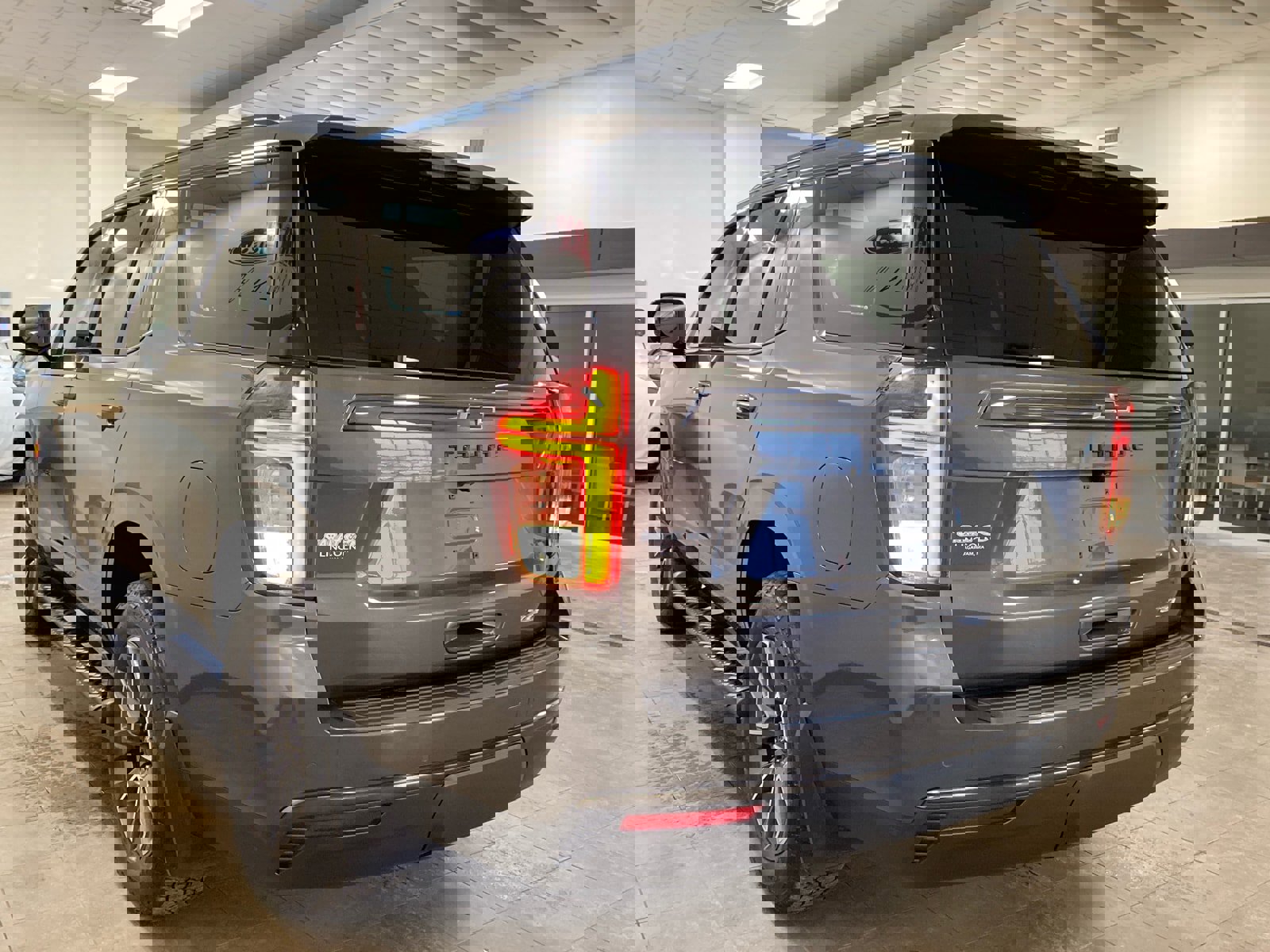 Used 2021 Chevrolet Tahoe Z71 w/ Z71 Signature Package image 5