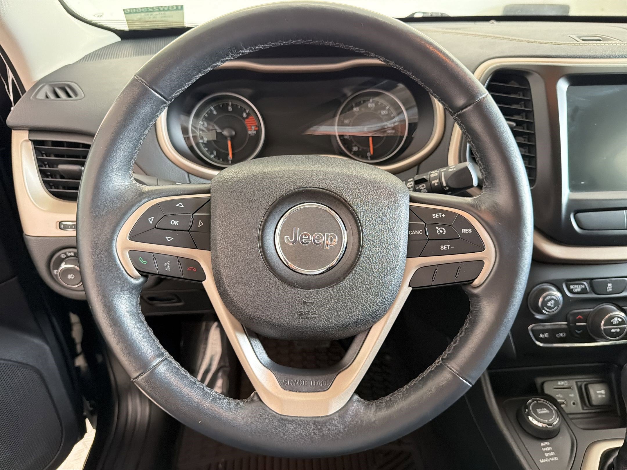 Used 2016 Jeep Cherokee Limited image 15