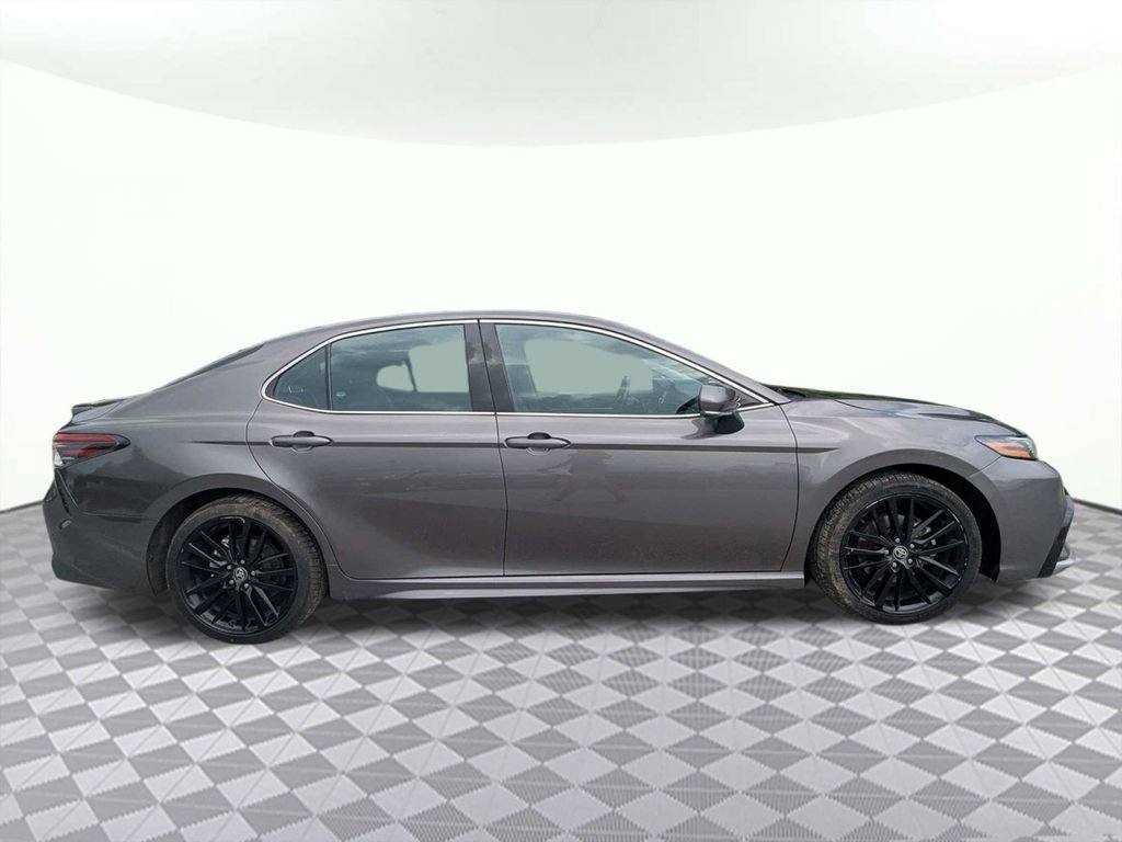 Used 2024 Toyota Camry XSE FWD image 2