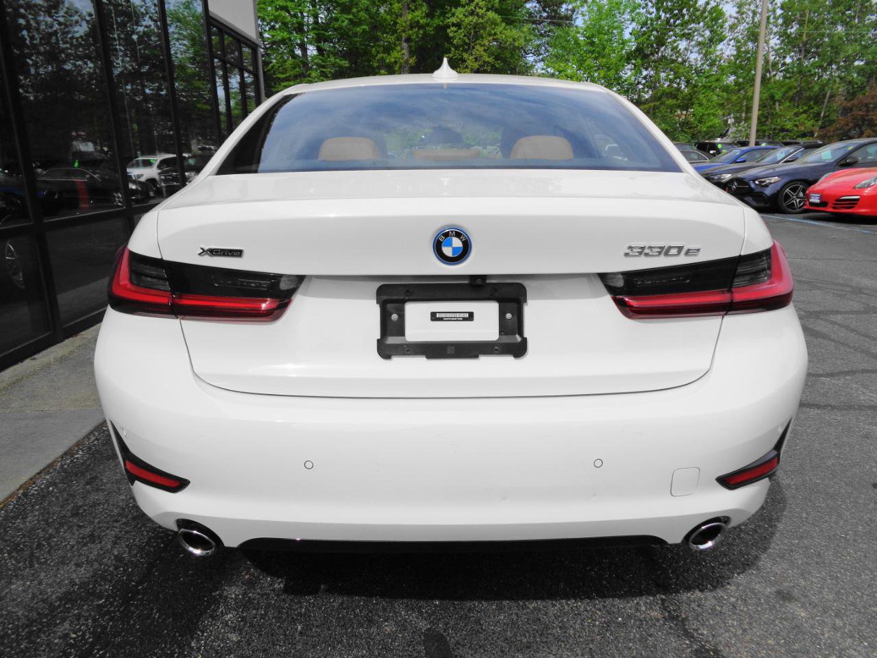 Used 2022 BMW 330e xDrive w/ Driving Assistance Package AWD/4WD image 6